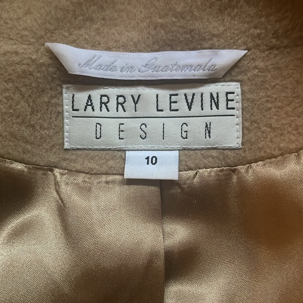 Woman’s short wool coat. In mint condition. Lightly worn. - Picture 2 of 4